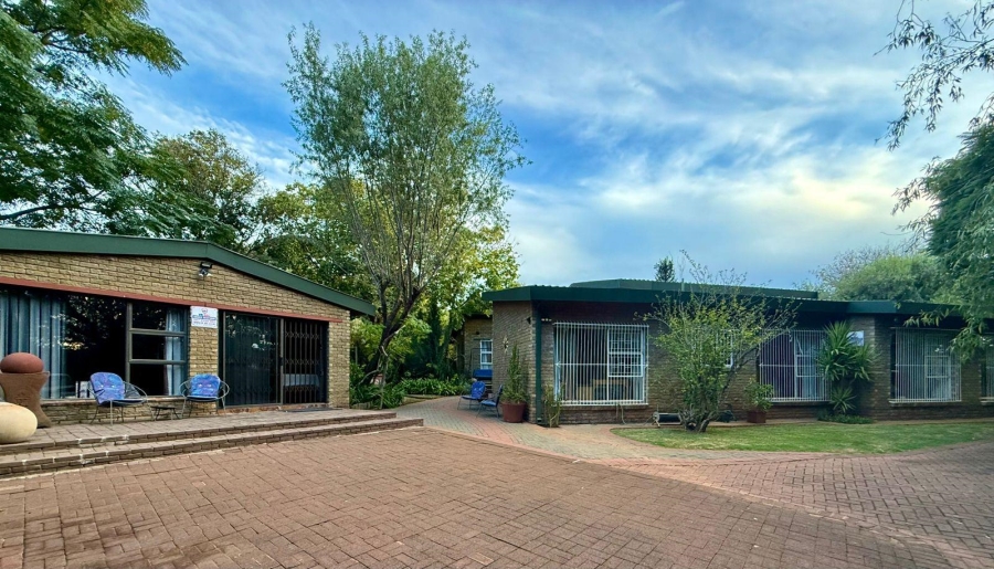 4 Bedroom Property for Sale in Langenhovenpark Free State